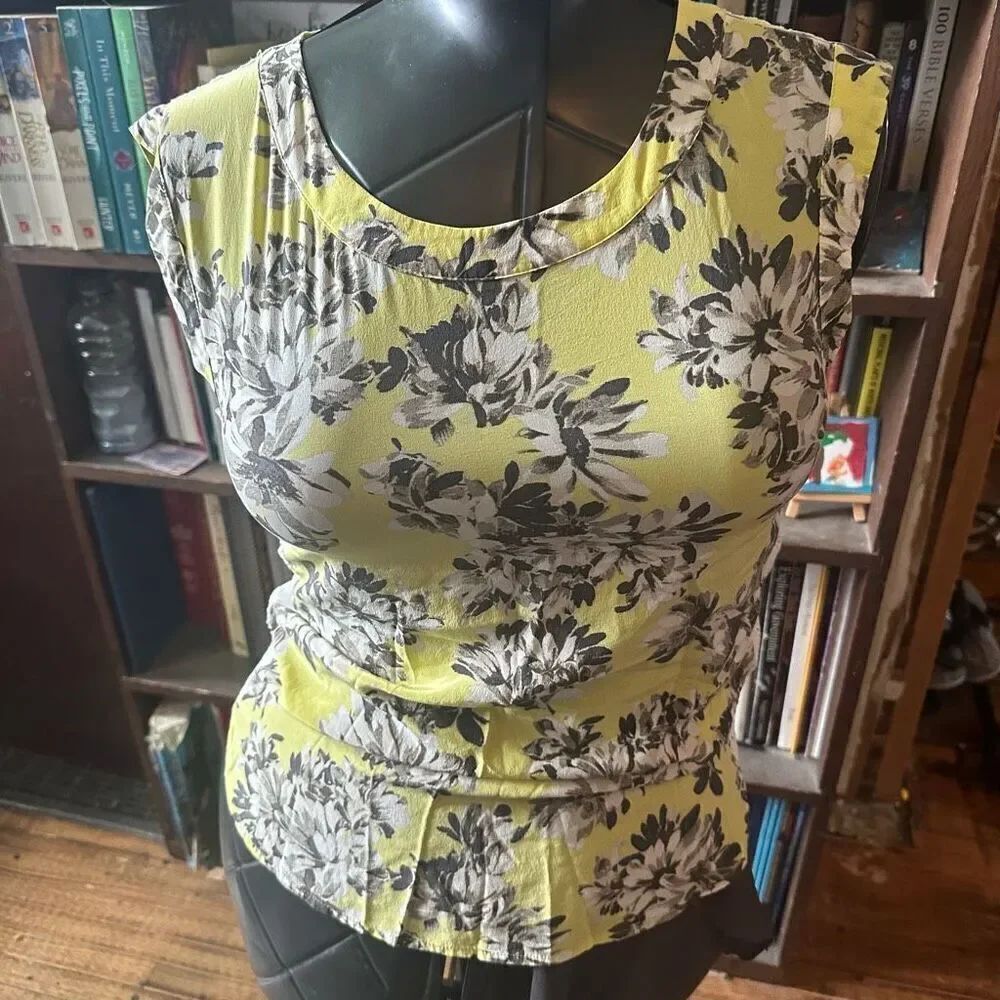 J Crew feminine eyelet yellow floral 00 sleeveless blouse